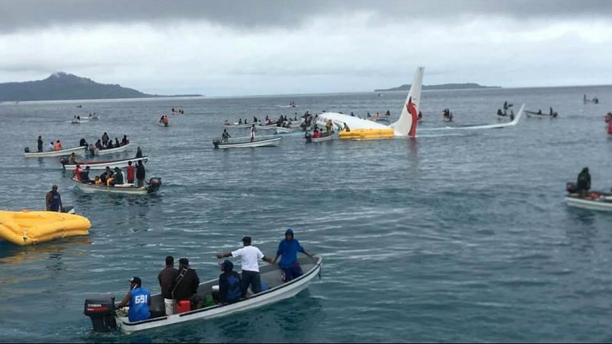 هواپیمای مسافربری بوئینگ – فرود در آب‌های اقیانوس آرام با ۴۷ نفر سرنشین
