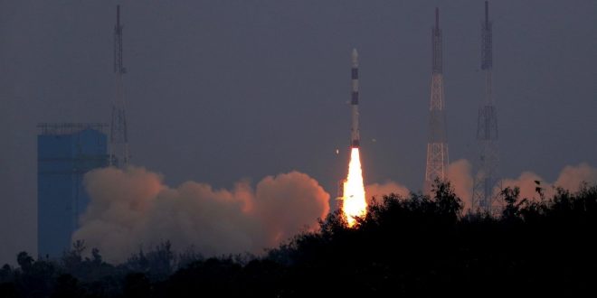 ماهواره نظارت زمینی هند به همراه ۳۰ ماهواره خارجی توسط ایسرو پرتاب شد