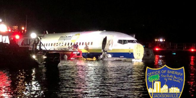 سقوط یک فروند هواپیمای مسافربری بوئینگ ۷۳۷ در رودخانه ای در فلوریدا