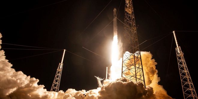 اسپیس‌ایکس ۶۰ ماهواره ارائه‌کننده اینترنت را به کمک موشک فالکون۹ به فضا فرستاد