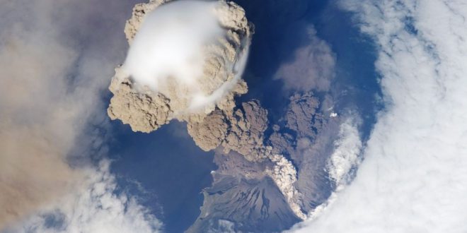 ثبت تصاویر فوران غیرمنتظره آتشفشان Raikoke از فضا