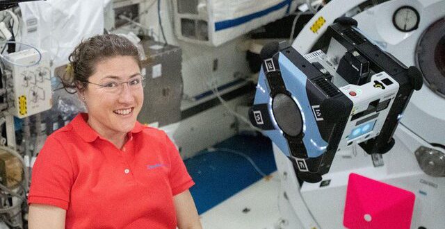 آزمایش دستیار رباتیک در ایستگاه فضایی بین‌المللی توسط “کریستینا کخ”