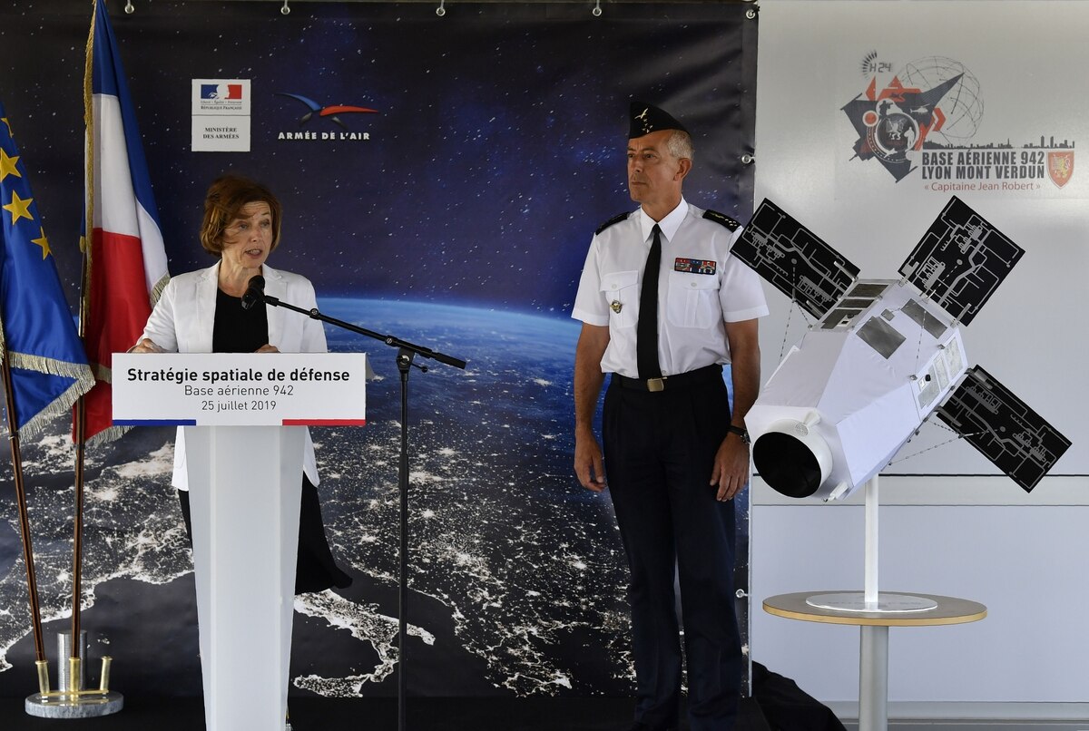 فرانسه در حال راه‌اندازی نیروی فضایی با ماهواره‌های مسلح است