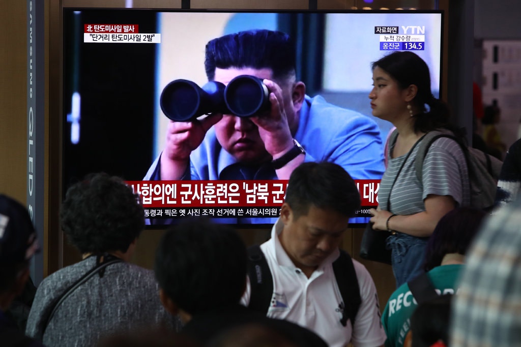 نظارت مستقیم “کیم جونگ اون” بر آزمایش سامانه موشکی جدید هدایت شونده کره شمالی