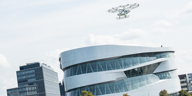 اولین پرواز شهری تاکسی هوایی ولوکوپتر “Volocopter” در موزه مرسدس بنز