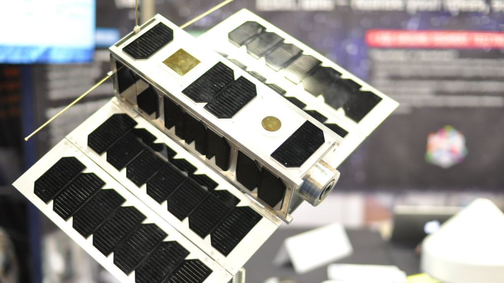 چالش آماتورهای اروپایی برای گرفتن اولین سیگنال از ماهواره مکعبی جدید Brand