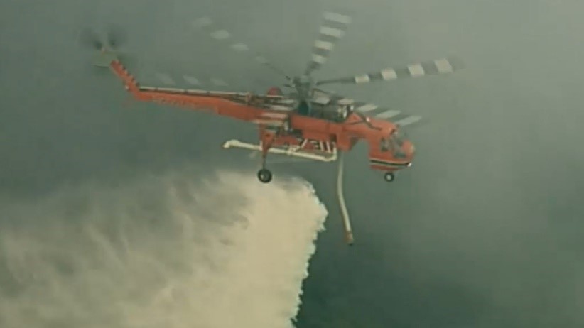 امدادرسانی هلیکوپتر آبپاش Mad Max به آتش سوزی استرالیا