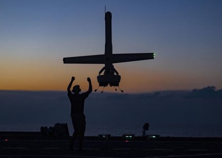 نیروی دریایی ایالات‌متحده به دنبال پهپاد های کوچک کشتی-نشین
